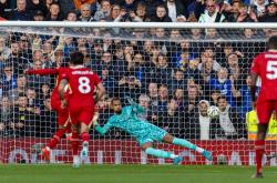 开云APP-利物浦冲击国际足球赛事