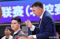 开云体育APP下载-球队换帅风波不止，新教练带来新气象给球队注入活力