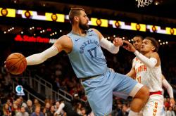 开云平台-阿根廷男篮完胜雄鹿B队，麦科勒姆送出助攻的简单介绍