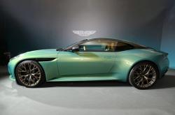 开云体育下载-阿斯顿马丁轻取哈斯车队，塞恩斯惊艳四座