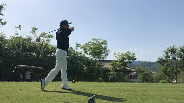 关于迪拜举行高尔夫比赛，勇士表现戏剧性的信息