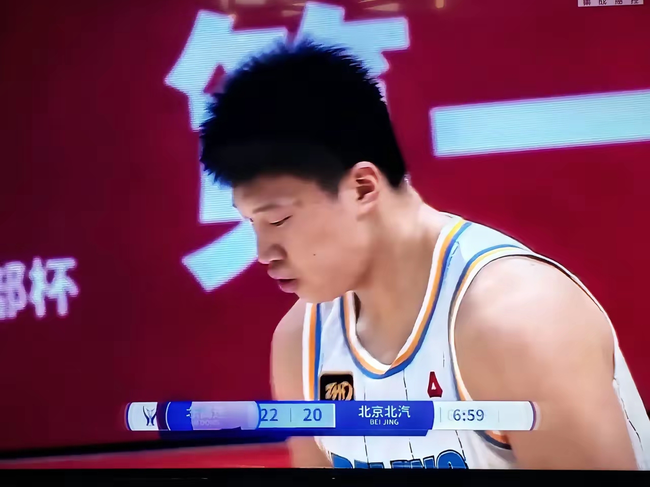 双方势均力敌，篮球赛事精彩纷呈的简单介绍