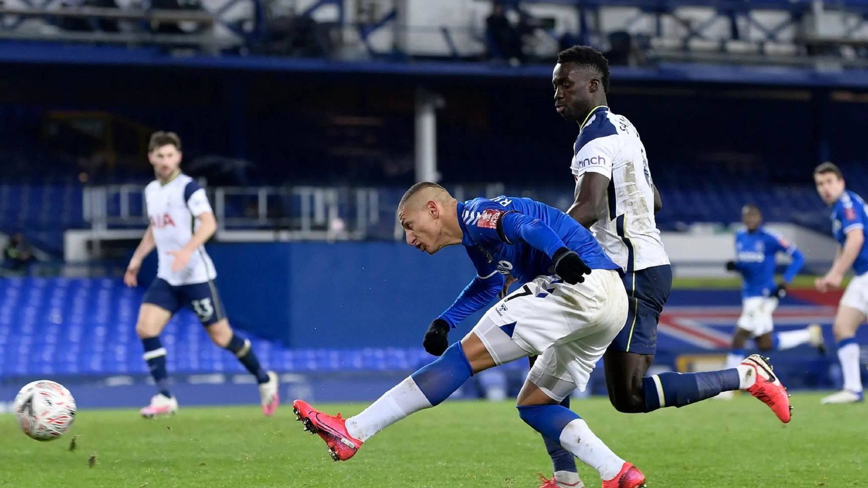 狼队主场大胜埃弗顿,重回争冠集团形势乐观的简单介绍 狼队主场大胜埃弗顿,重回争冠集团形势乐观的简单介绍