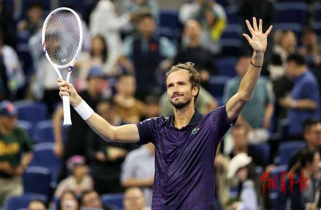 美国网球队爆冷欧洲网球队,梅德韦杰夫爆发神勇的简单介绍 美国网球队爆冷欧洲网球队,梅德韦杰夫爆发神勇的简单介绍