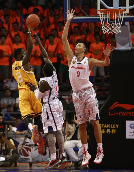 太阳逆转上海队，易建联关键制胜